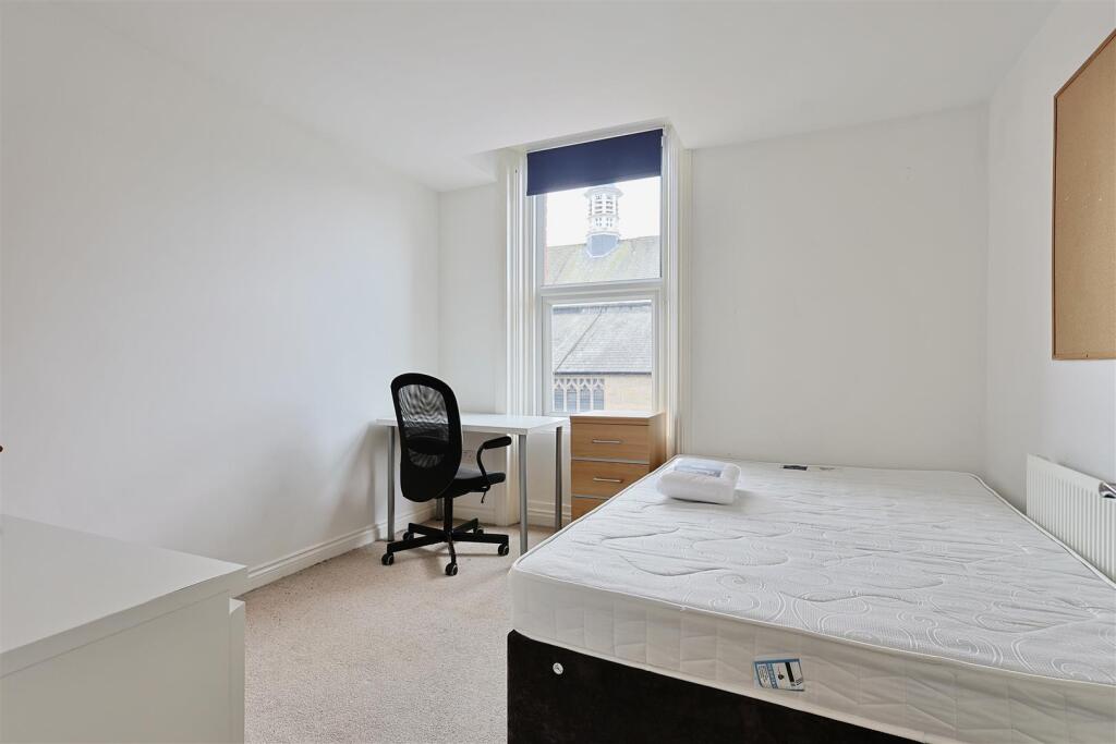 Apartment in Newcastle upon Tyne - View 5