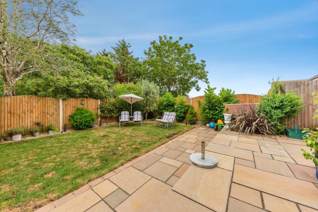 House in South Kesteven, Barrowby - View 4