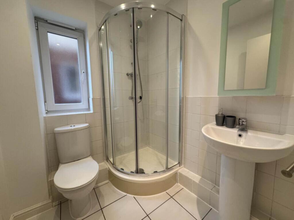 Apartment in Hertsmere, Elstree and Borehamwood - More