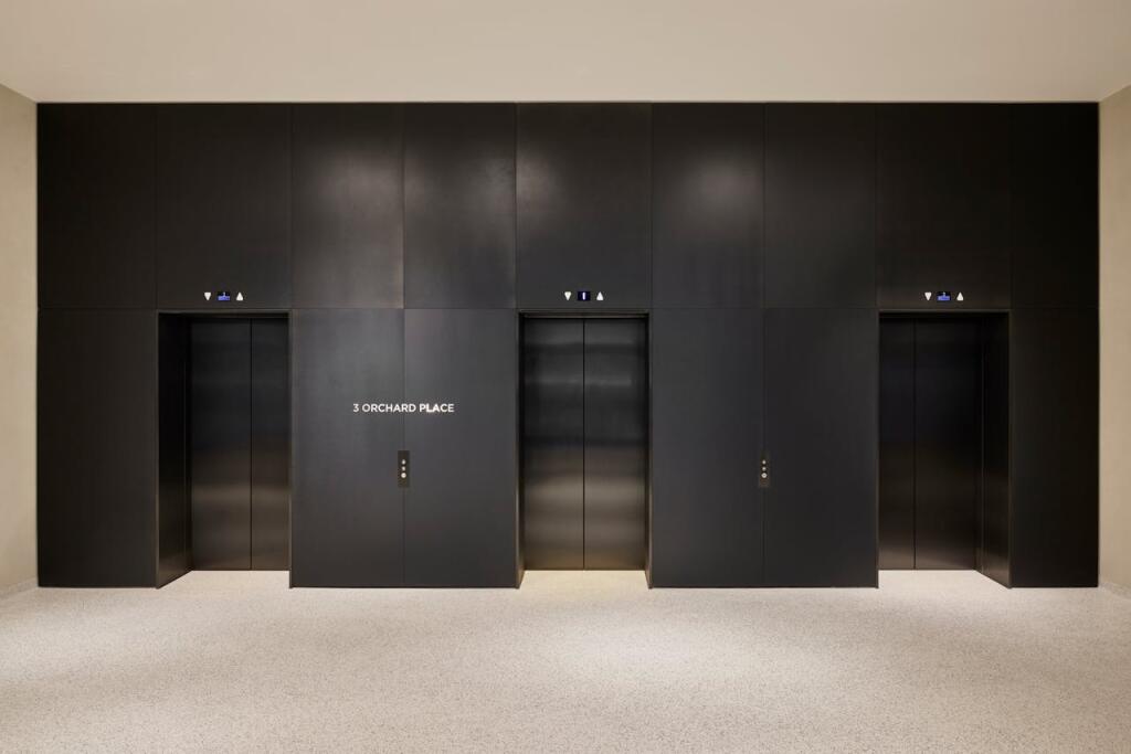 East_Commercial_Lobby_0118.jpg