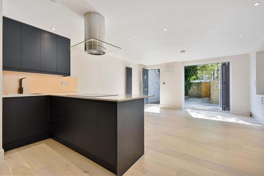 House in London - View 3