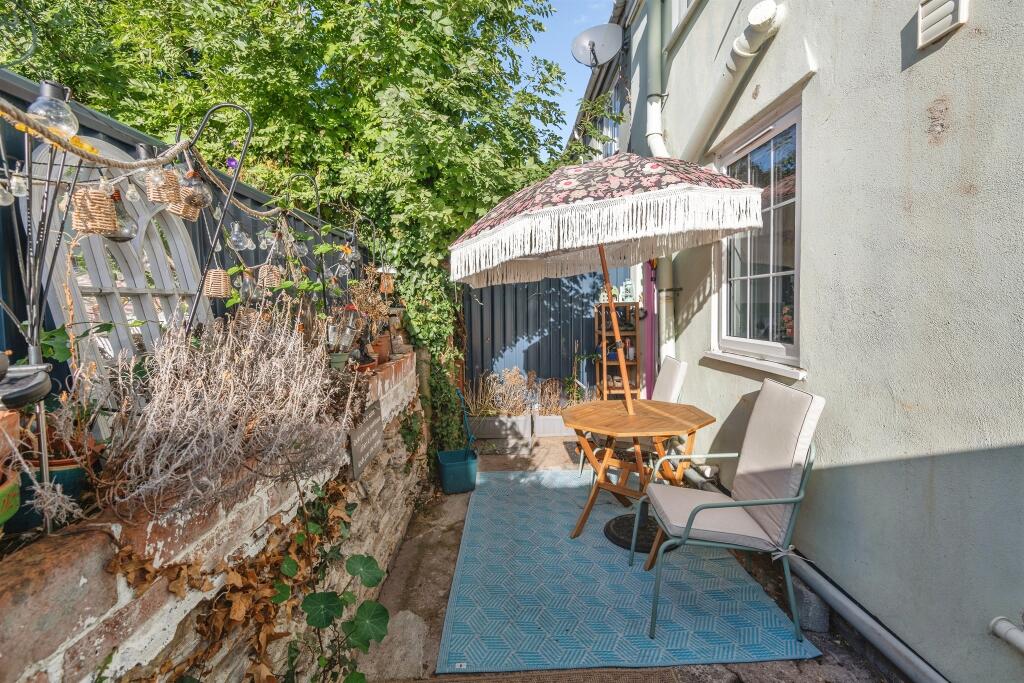 House in Taunton - View 5