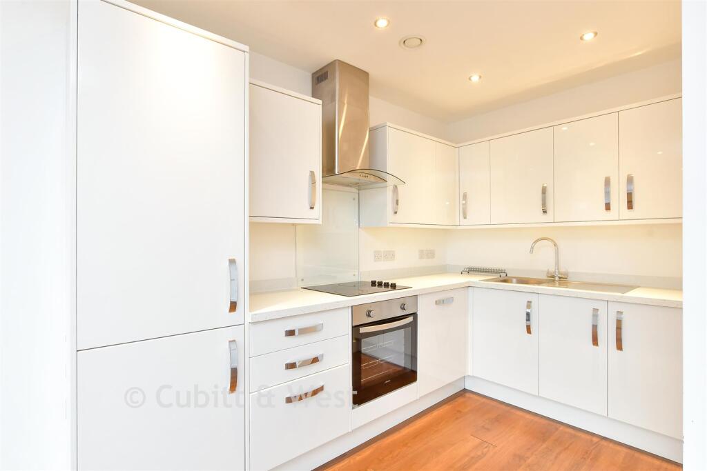 Apartment in Worthing, West Sussex - View 3