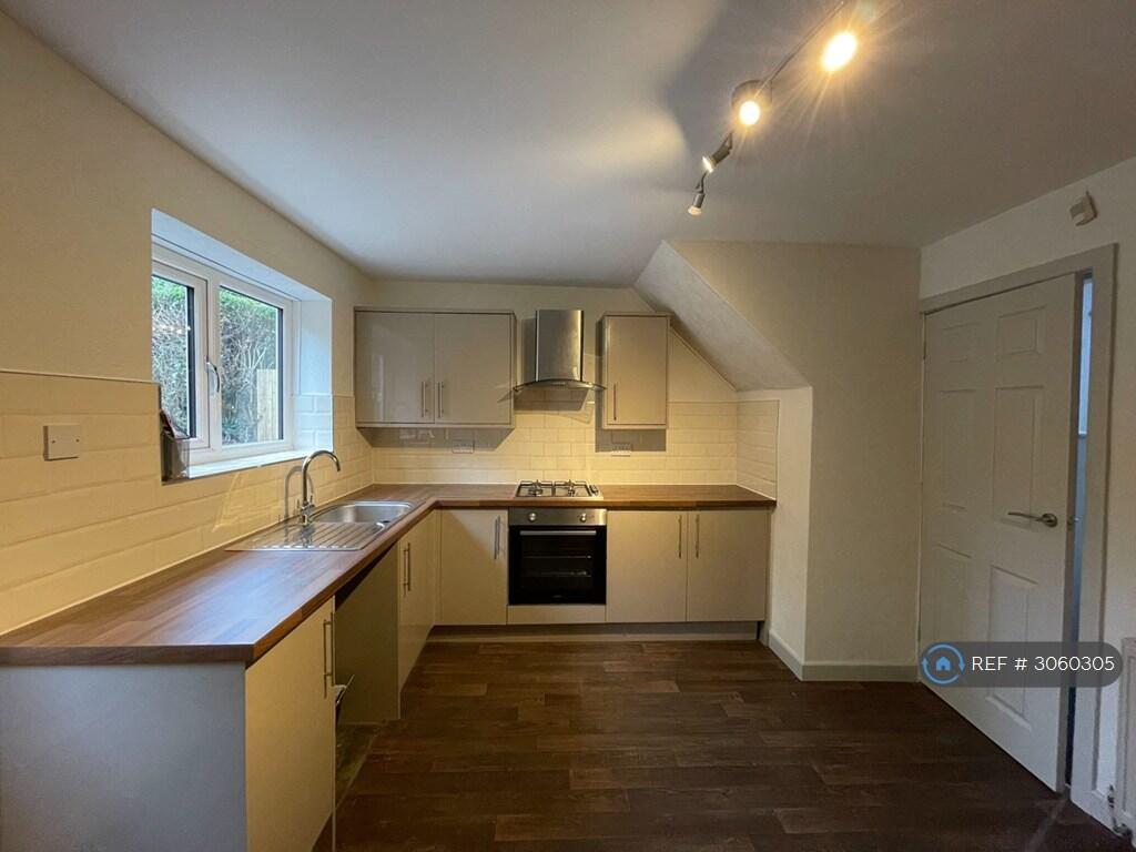 House in Kirklees, Mirfield - View 3