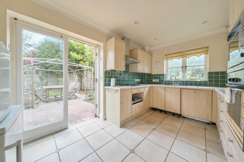 Cobbett Hill Road, Normandy, GU3 photo 3