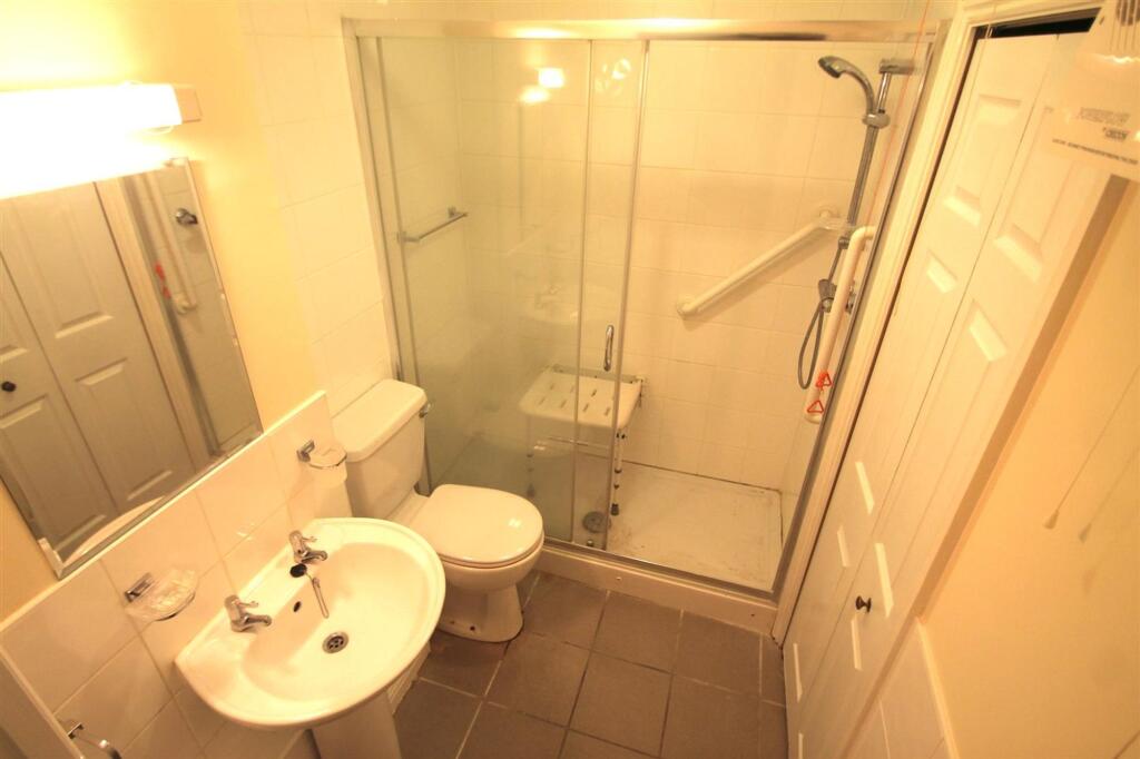 Apartment in Birmingham, Harborne - View 5