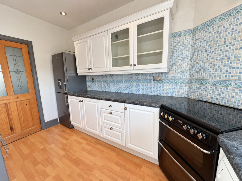 Apartment in Castle Point, Essex - View 3