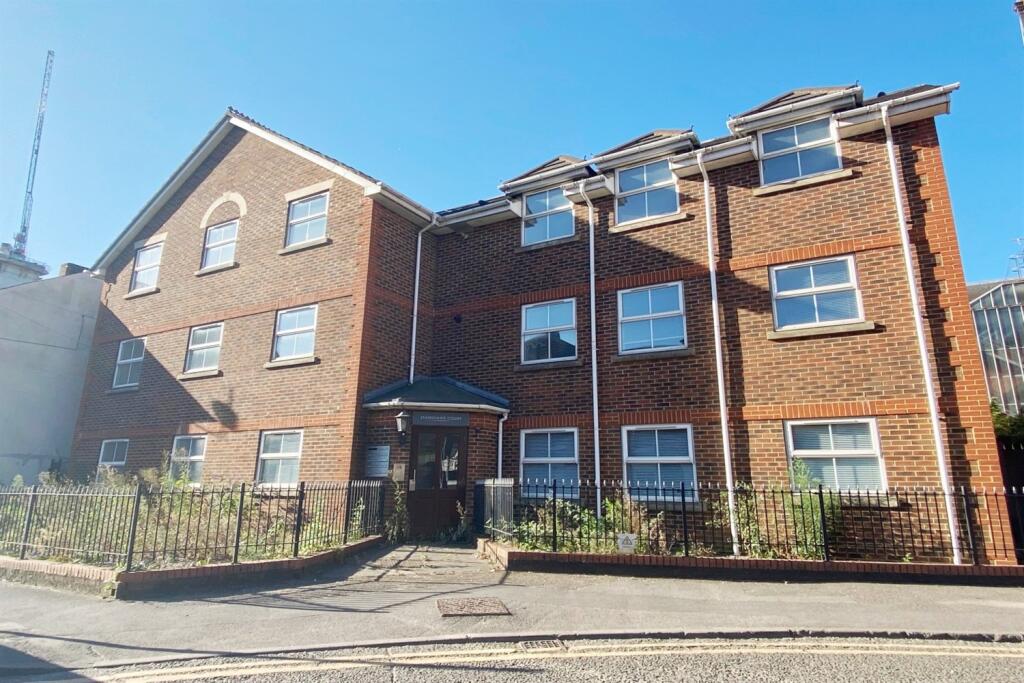 Main image of property: Stanshawe Court, Stanshawe Road, Reading, RG1