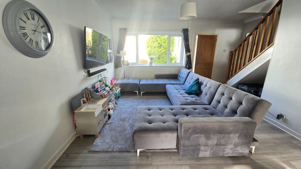 2-bed terraced on Bedford Close, Newbury, RG14 6SU, £325,000