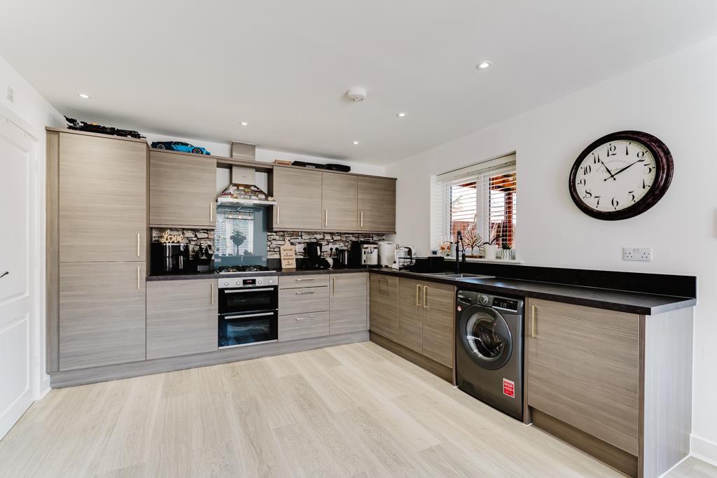 House in Northampton, North Northamptonshire - View 5