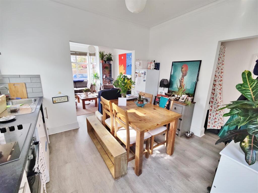 Apartment in Southend-on-Sea - View 3