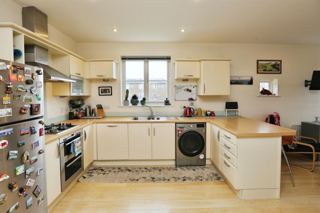 Pavilion Way, Gosport - View 5