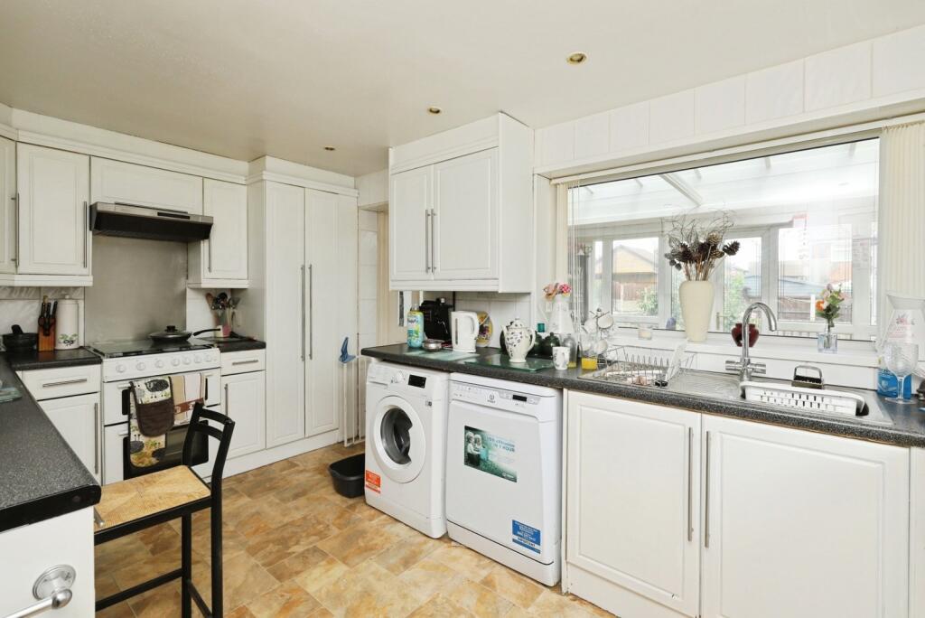 House in Rotherham, Dinnington St. John's - View 4