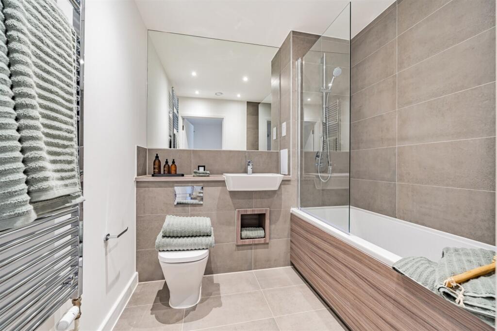 Apartment in Enfield - View 3