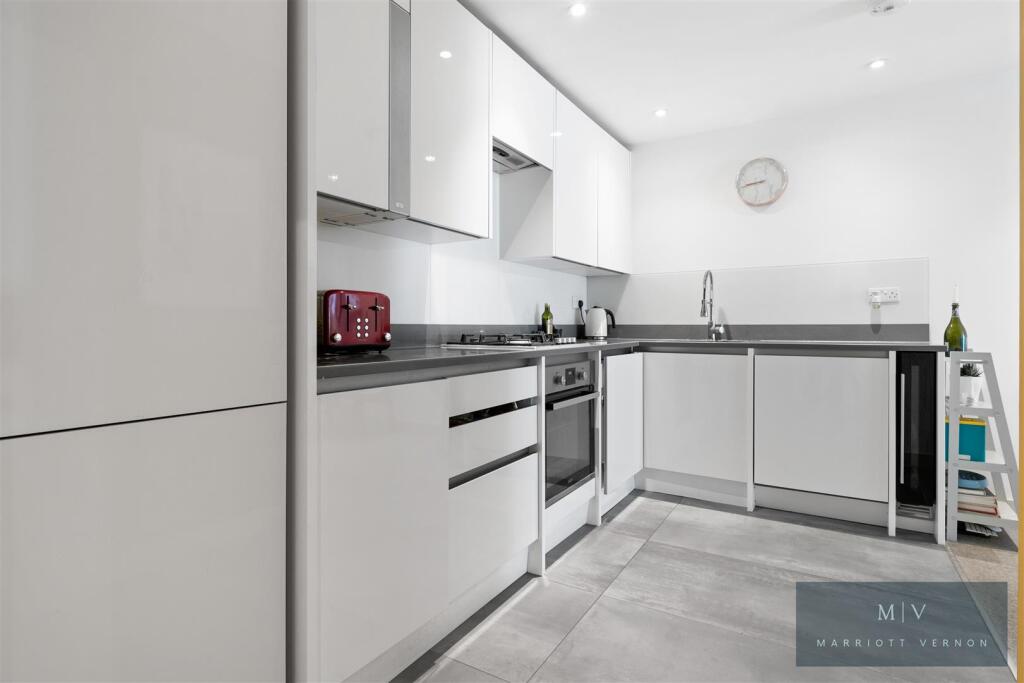 Apartment in Croydon - View 5