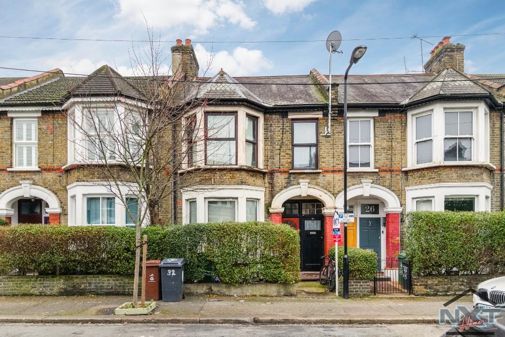 3-bed flat on Brunswick Road, London, E10, £399,995
