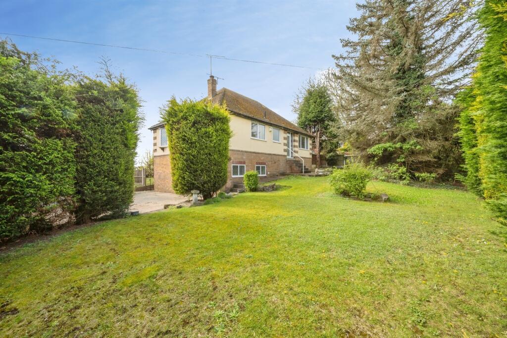 3-bed detached on Sheffield Road, Conisbrough, Doncaster, £300,000