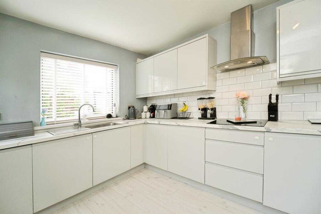 Cliffe View, Allerton, Bradford photo 4