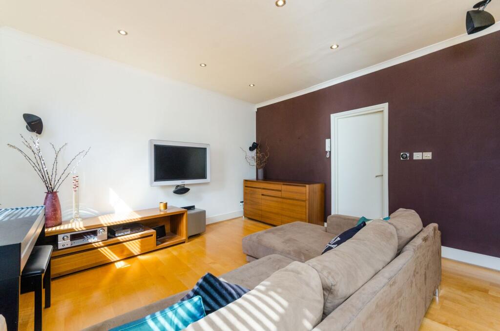 Apartment in London - More
