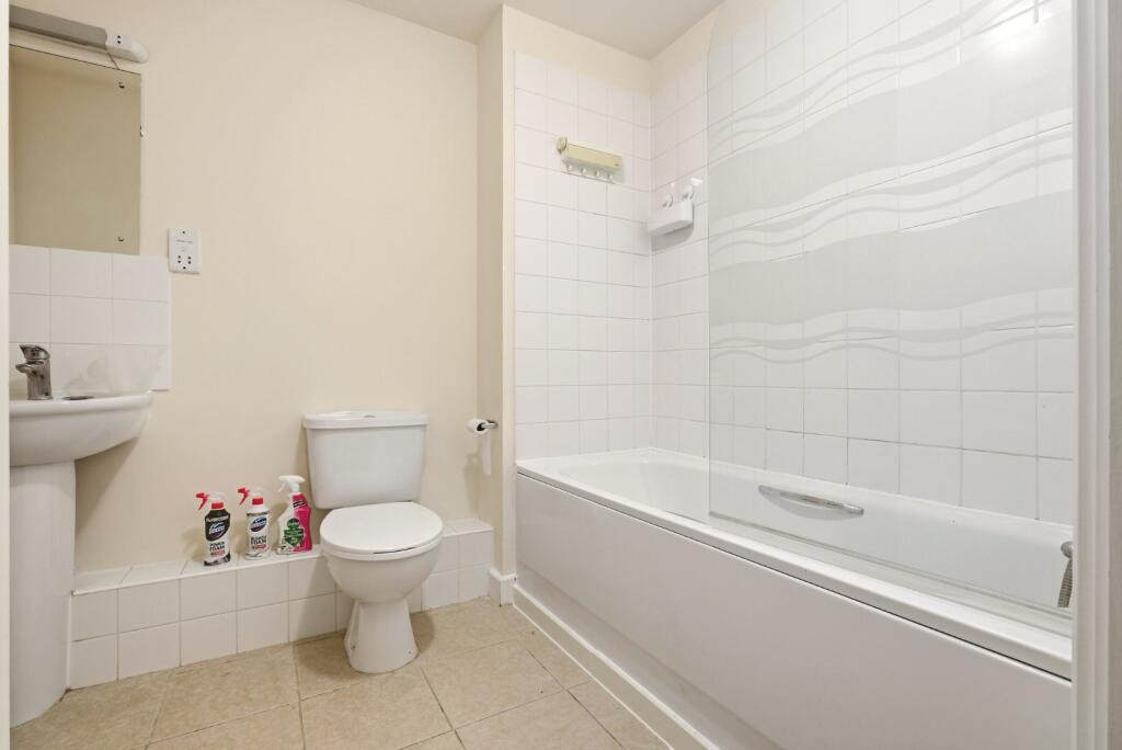 Apartment in St Albans, Fleetville - View 6