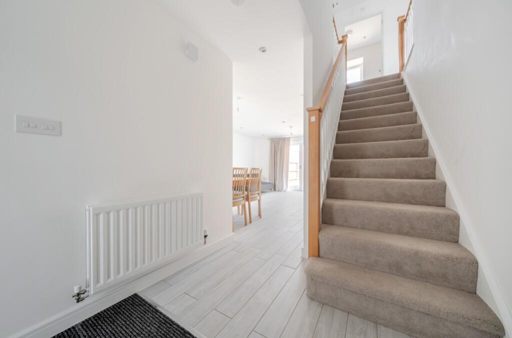 Sawyer Crescent, Wollaton, Nottingham, Nottinghamshire, NG8 - More
