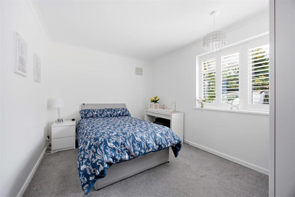 Apartment in Southall - View 5