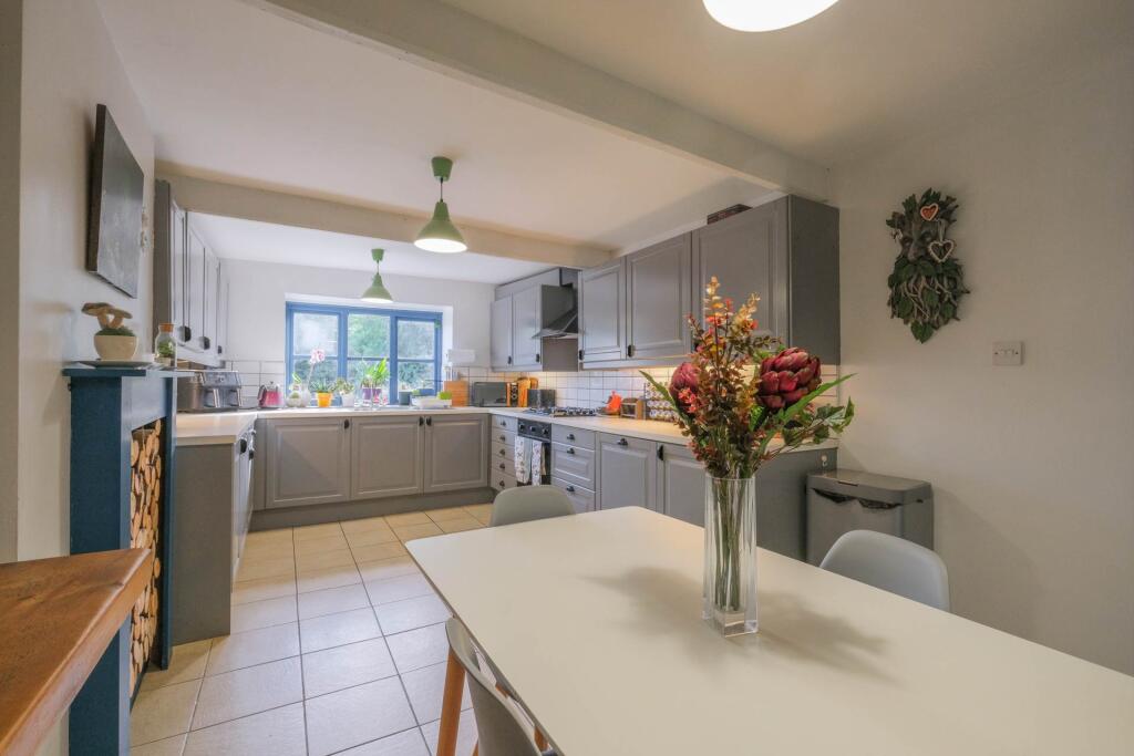 House in Huddersfield - View 3