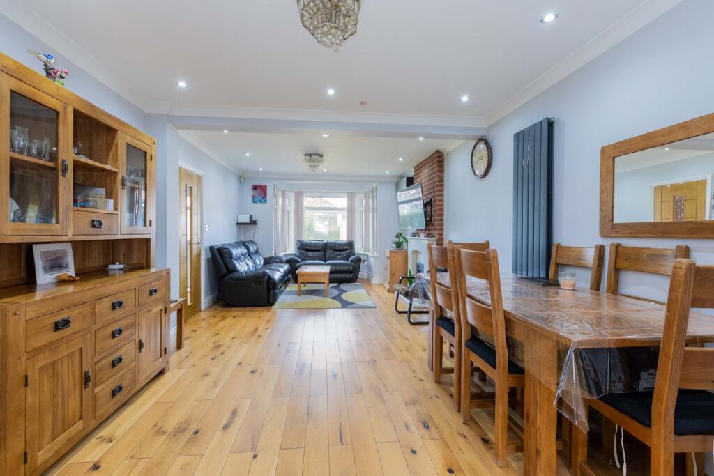 Bannister Close, Langley, SL3 photo 4