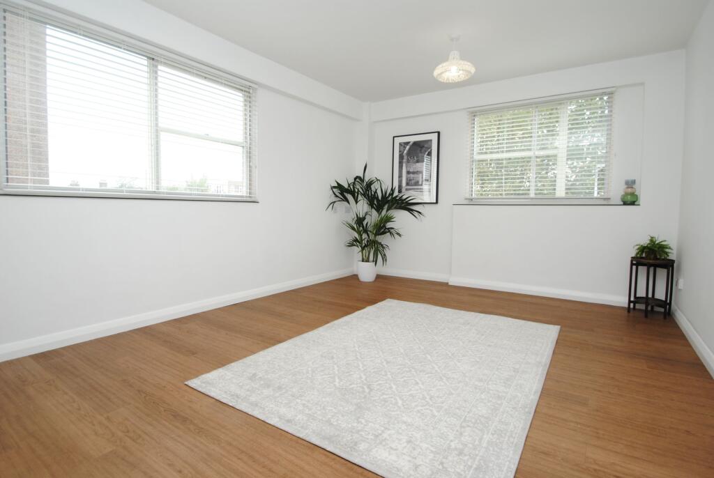 Apartment in Southend-on-Sea, Leigh-on-Sea - View 3