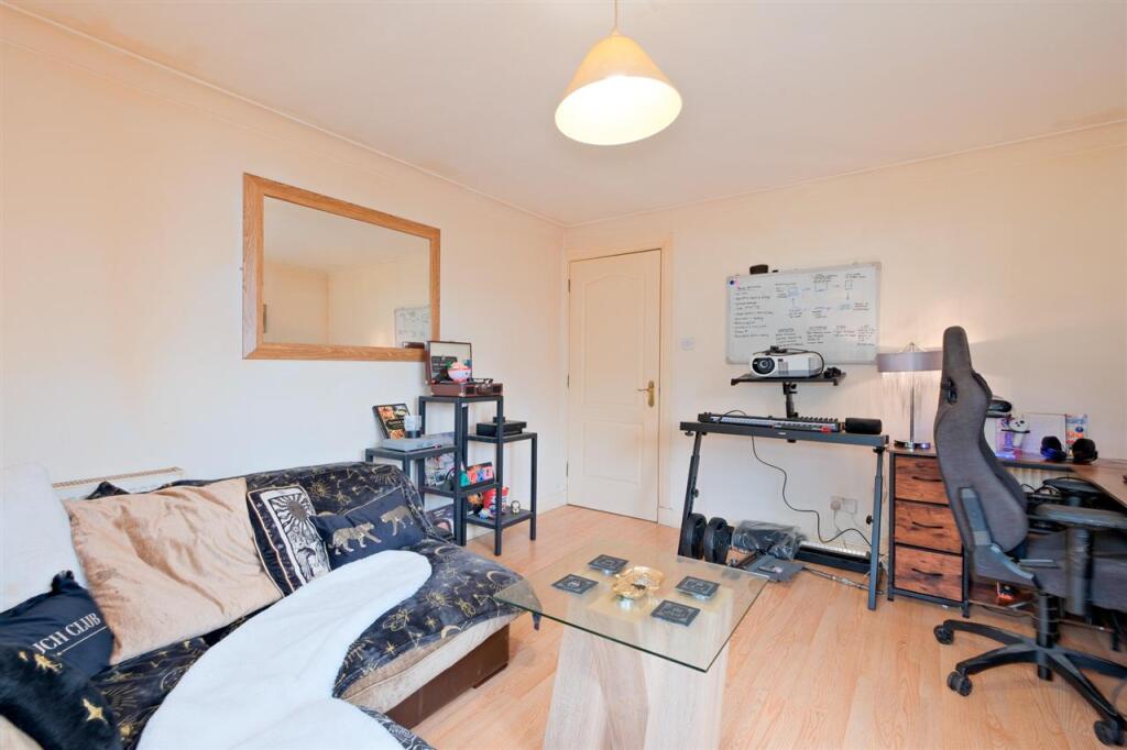 Apartment in Hamilton, Whitehill - View 5