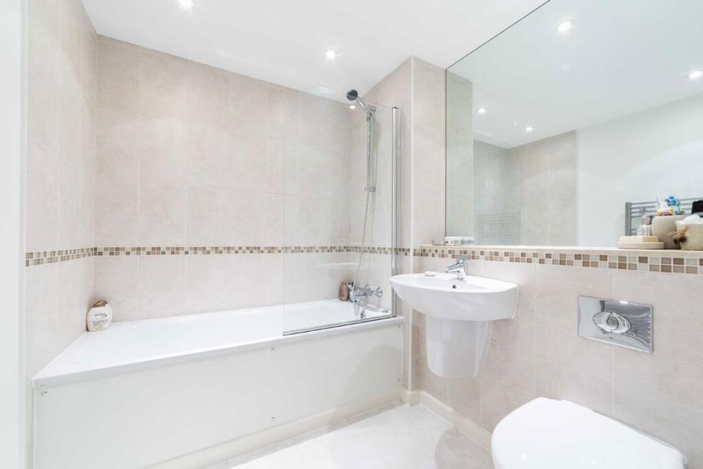 Apartment in London - More