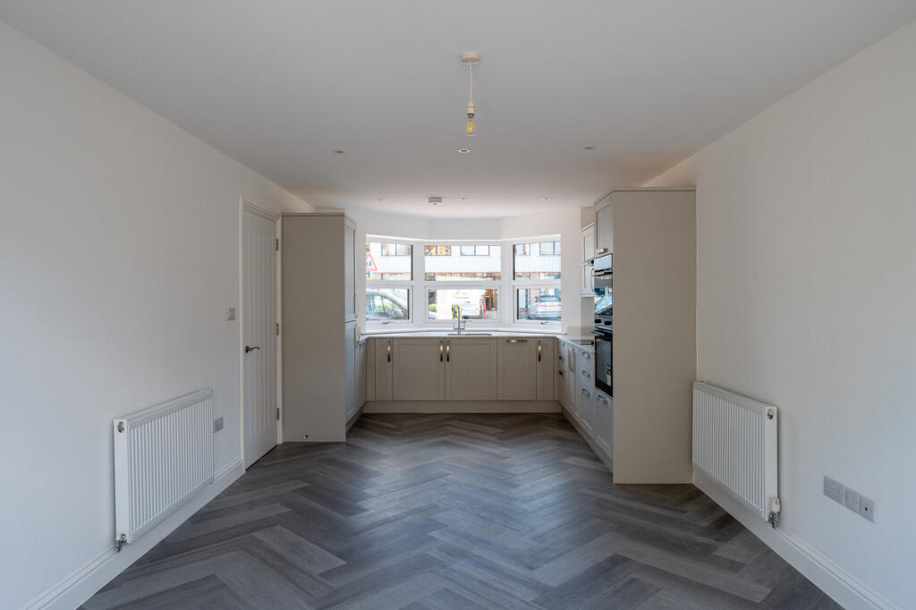 House in Southend-on-Sea, Westcliff-on-Sea - More