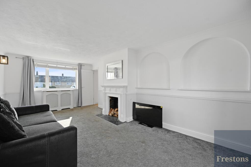 House in Hertsmere, Hertfordshire - More