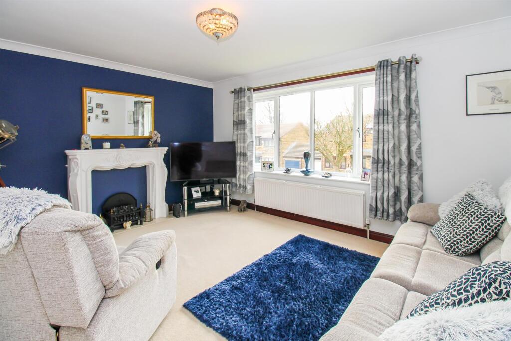 House in Kirklees, Combs, Thornhill Lees - View 5