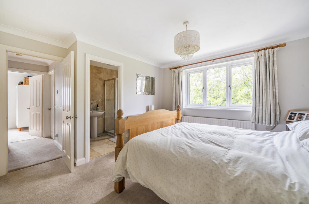 House in Southampton - More