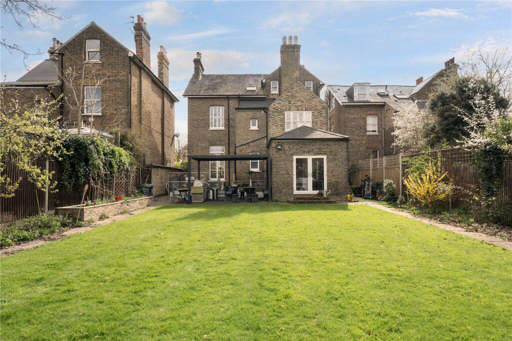 House in London, Royal Borough of Kingston upon Thames - More