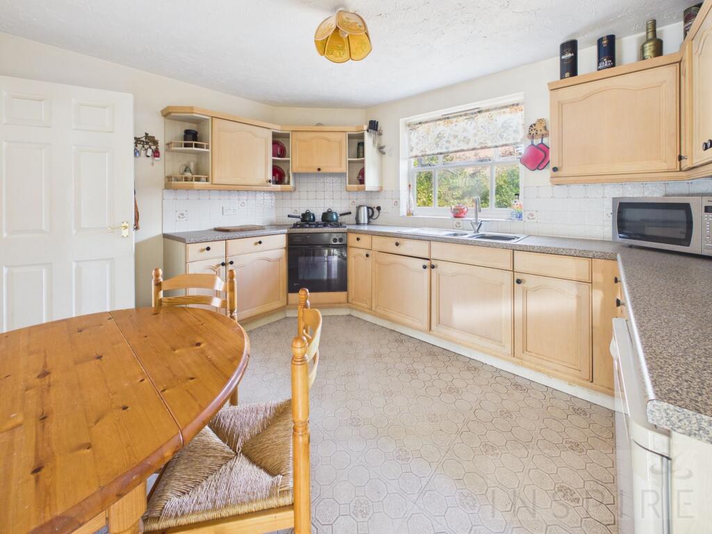 House in Crawley, Maidenbower, Worth - View 4
