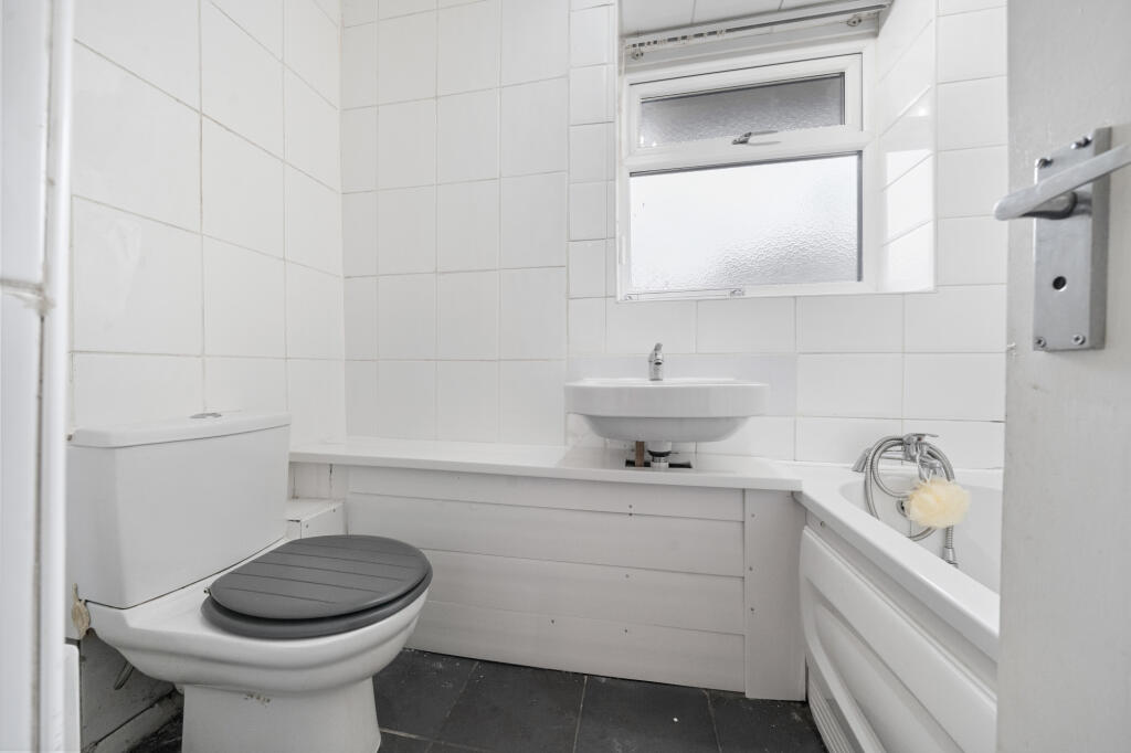Apartment in Liverpool, Tuebrook - More
