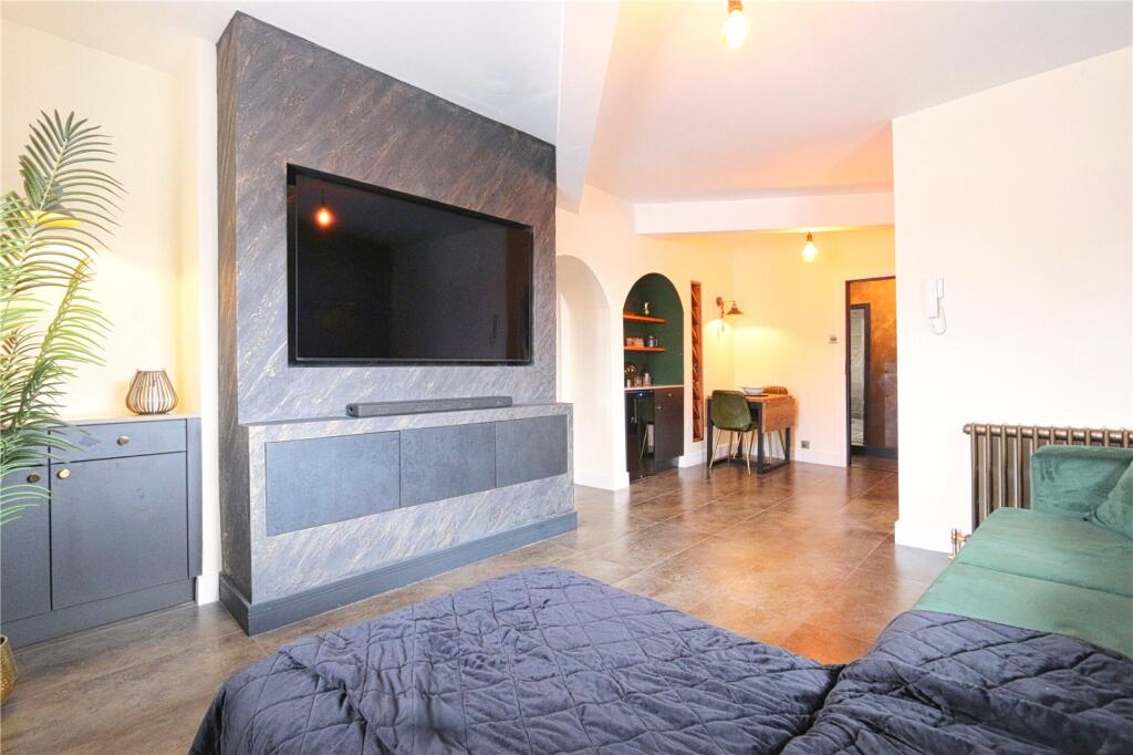 Apartment in Tameside, Stalyhill