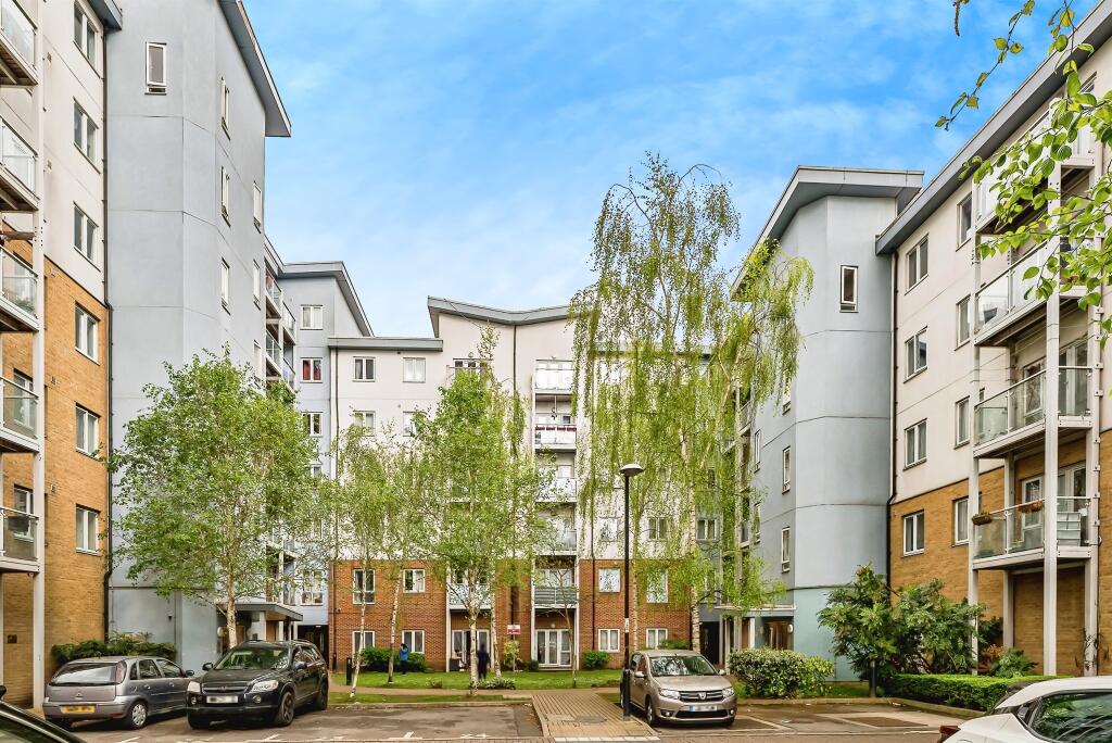 2-bed flat on Mill Street, Slough, £235,000