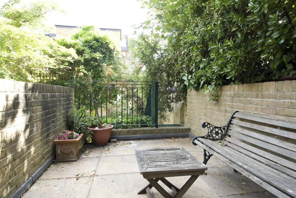 4 bedroom semi-detached house for rent