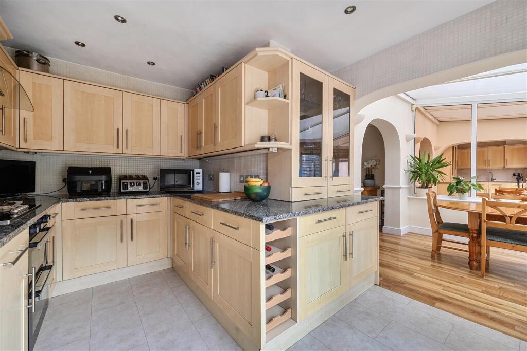 House in Bromley - View 2