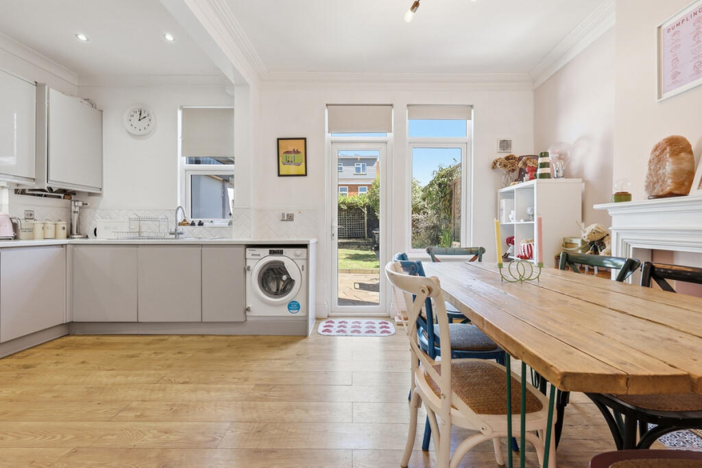 House in Southend-on-Sea - View 4