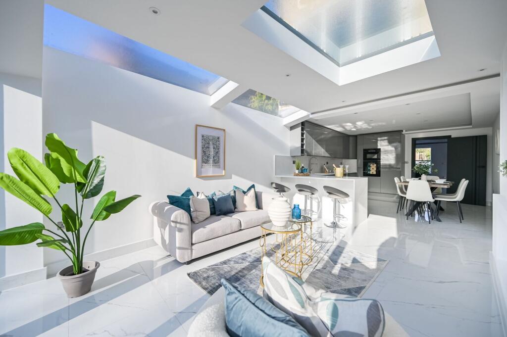Main image of property: Park Villa, New Barnet, Barnet, EN4
