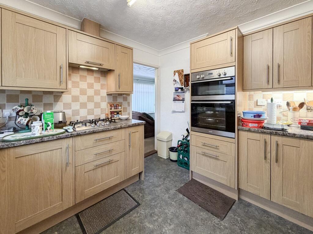 Springfield Avenue, Felixstowe, IP11 - View 2