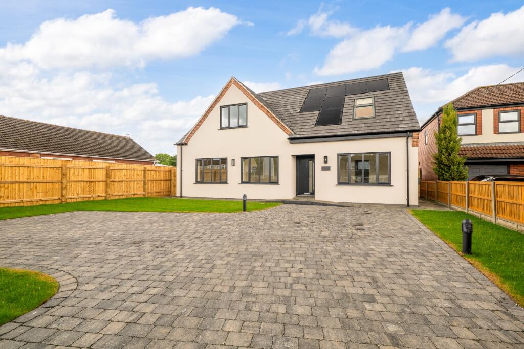 Main image of property: Oak House, Ryland Park, Welton, Lincoln, Lincolnshire, LN2 3LZ