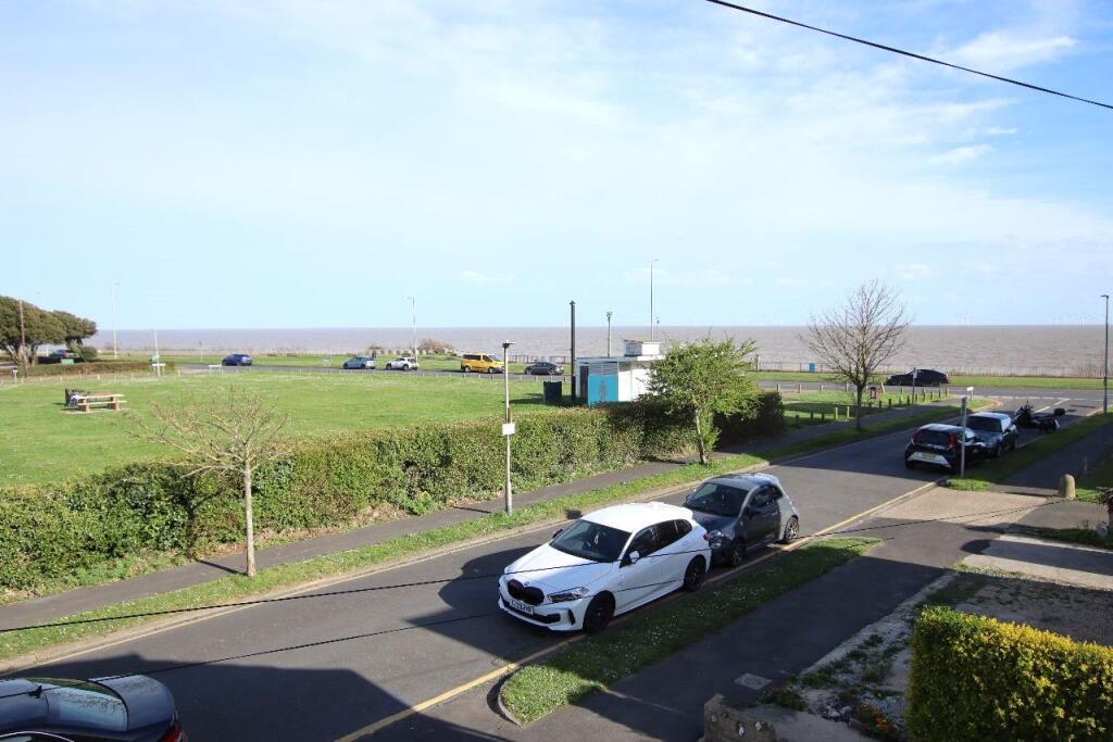 Lyndhurst Road, Holland On Sea, CO15 photo 3