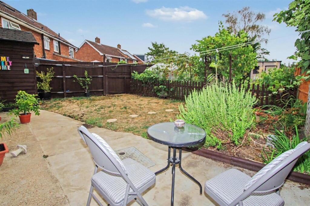 House in Milton Keynes, Bedford - View 4