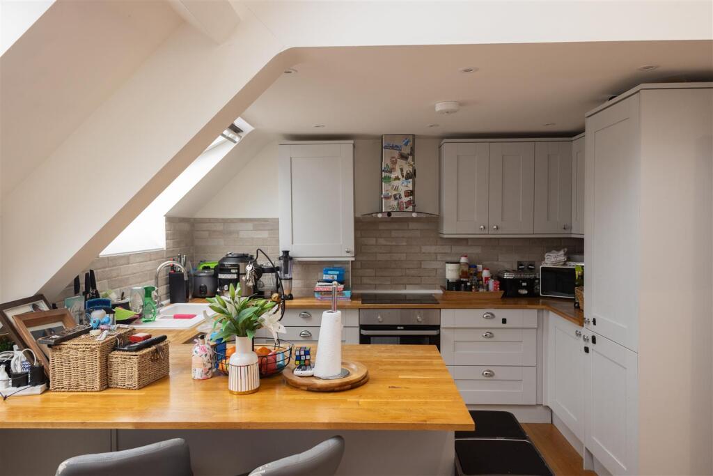 Apartment in St Leonards-on-Sea, Silverhill - View 3