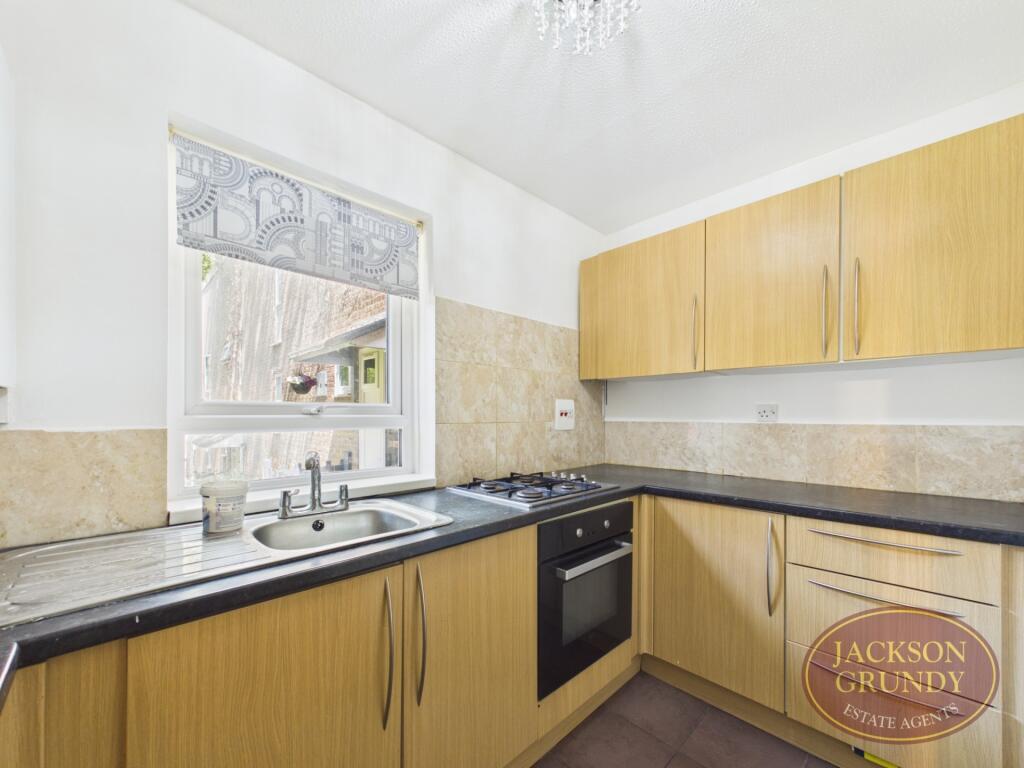 House in Northampton, Wellingborough - More